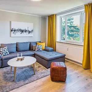 New I Cozy I Netflix I Wlan I Near Airport Apartment
